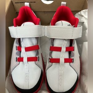 Kyrie Flytrap 6 Youth size 2.5